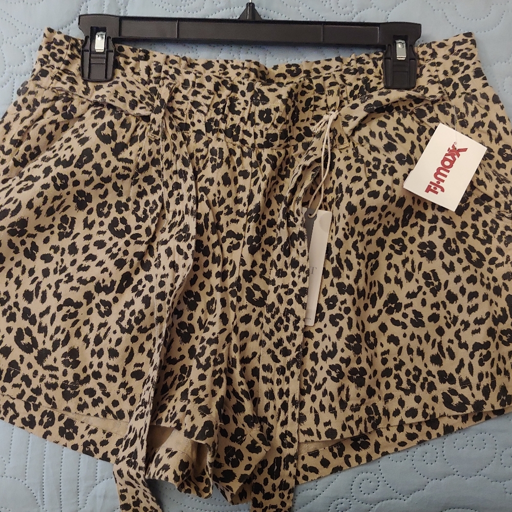 Jolt cheetah print shorts